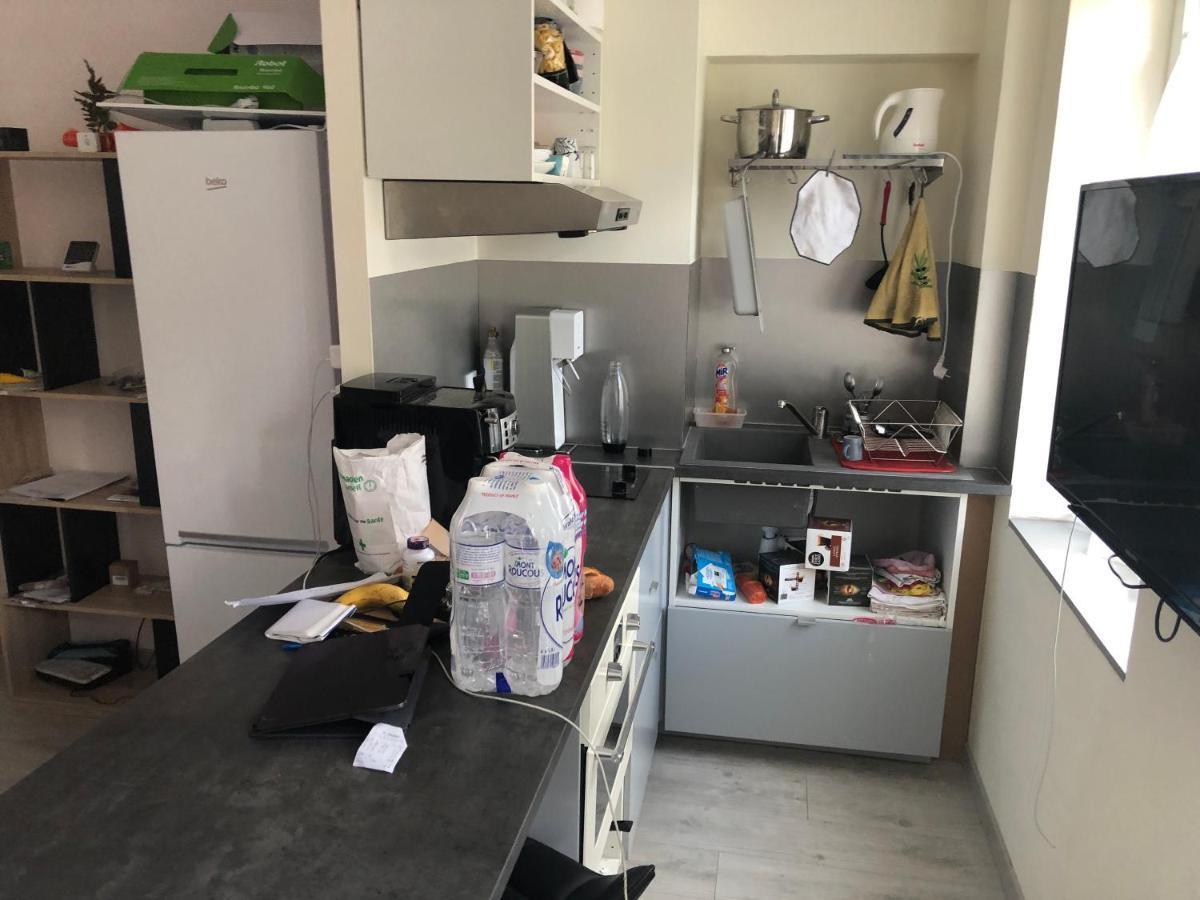 Appartement Lisieux Calme Tres Bien Equipe מראה חיצוני תמונה