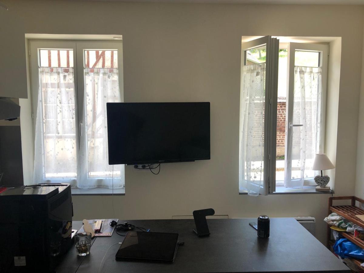 Appartement Lisieux Calme Tres Bien Equipe מראה חיצוני תמונה