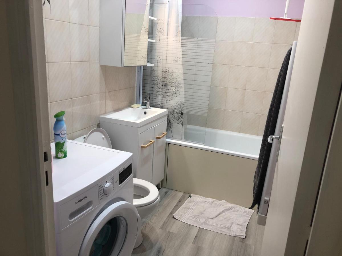 Appartement Lisieux Calme Tres Bien Equipe מראה חיצוני תמונה